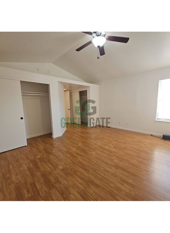 Building Photo - Beautiful 3 BEDROOM 2.5 BATH HOME IN MODES...