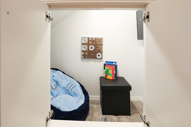 Building Photo - 717 E Elgin St