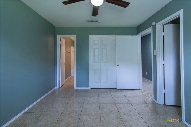 Building Photo - 1601 Benttree Dr