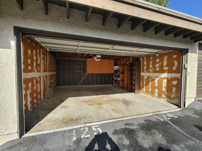 Building Photo - U{COMMING - PEACEFUL 2BD/2BA CONDO NEAR THE PARK  refrigerator