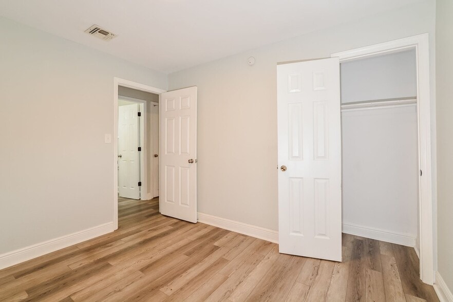 Building Photo - 6630 Westmont Dr