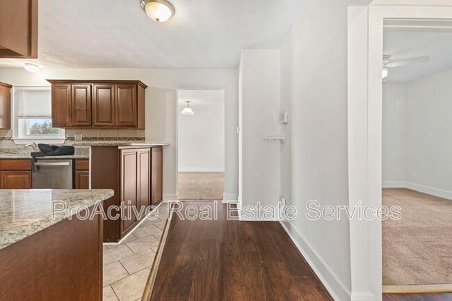 Building Photo - 1018 Wolcott Ave