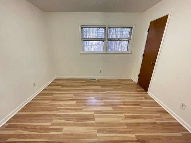 Building Photo - Fantastic location near downtown Pittsboro for this 2br duplex !