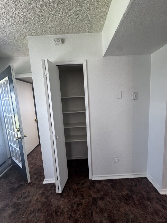 Building Photo - 1613 Bobby Lee Dr