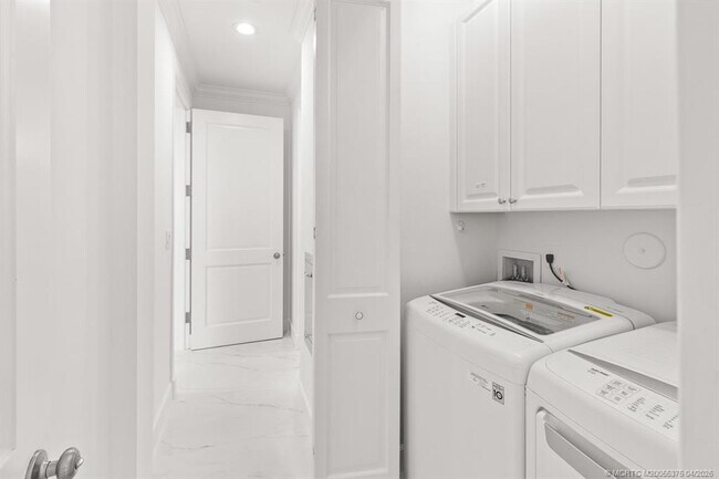 Building Photo - 47 SW Osceola St