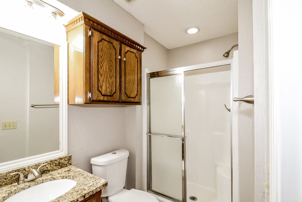 Building Photo - 1353 Oswego Dr