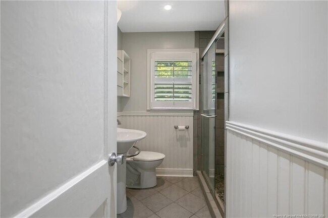 Building Photo - 415 Vista Dr
