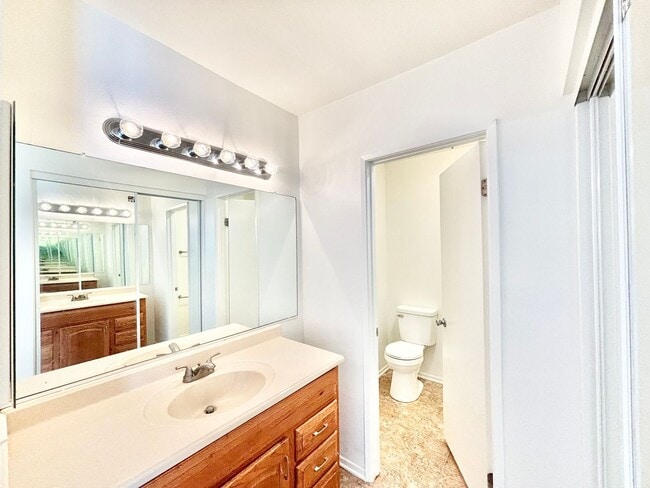 Building Photo - Oxnard | Welcome to the Pearl of Oxnard Du...