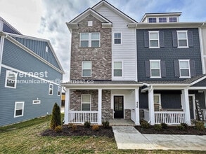 Building Photo - 456 Blair Rd