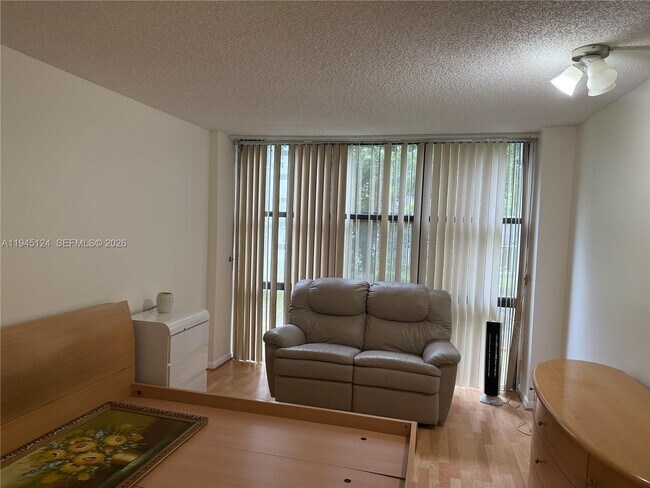 Building Photo - 17021 N Bay Rd