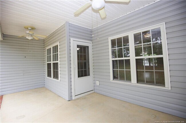 Building Photo - 110 Willow Creek Ln