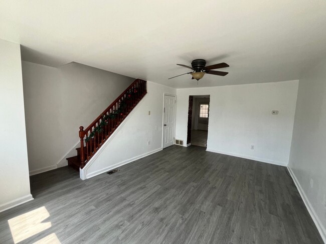 Primary Photo - 3 bedroom 1 bath house
