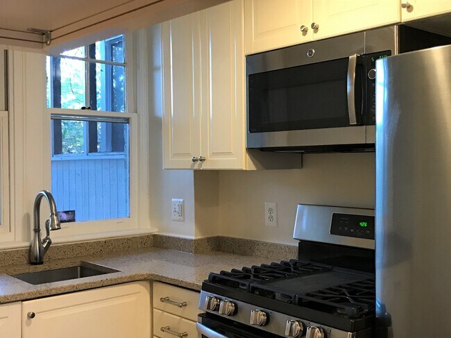 Building Photo - 1816 A St SE