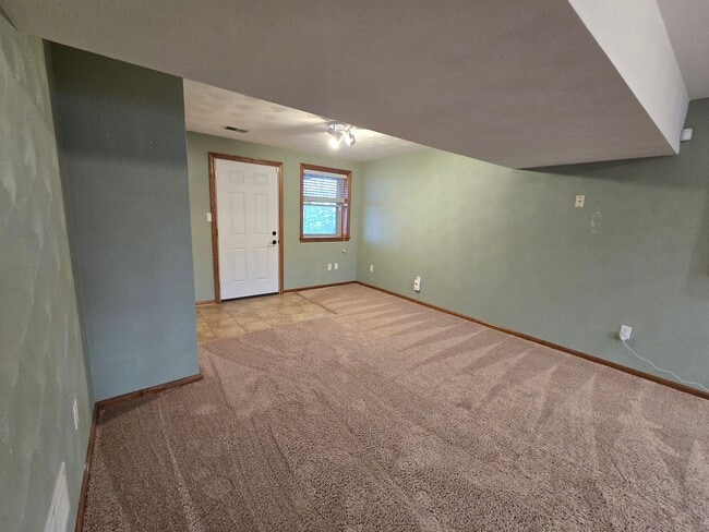 Building Photo - Beautiful Split Entry - 3 Bedroom 2.5 Bathroom in Rustic Ridge Estates