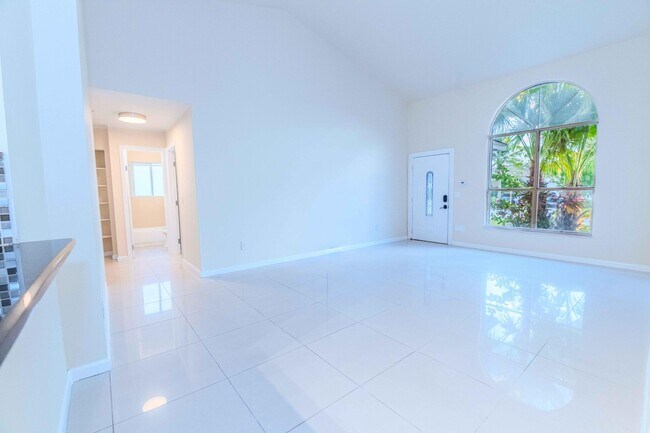 Building Photo - 8111 Cedar Hollow Ln