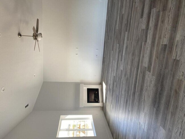 Building Photo - 2104 3125 W