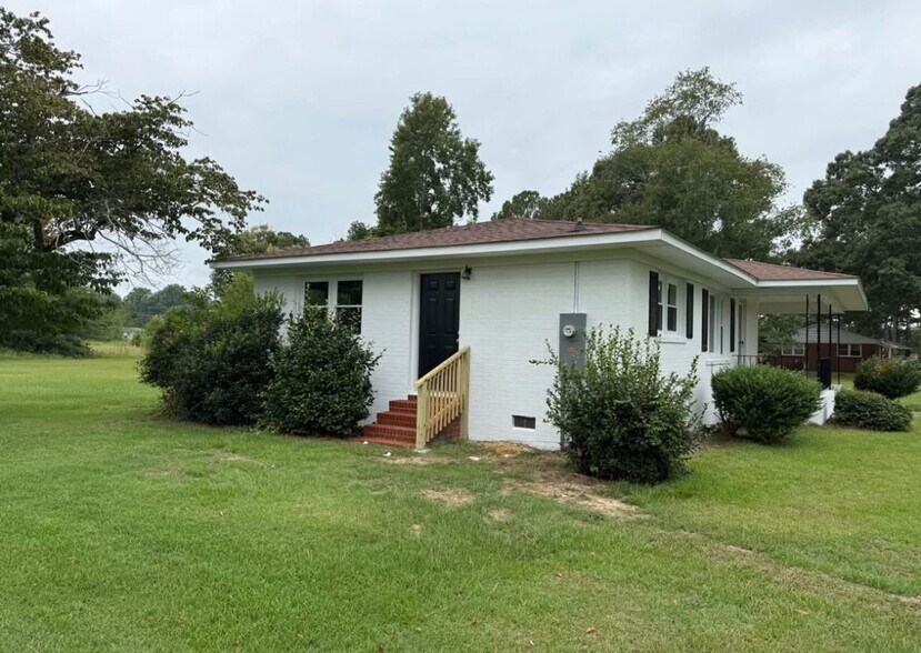 Building Photo - 6166 Sandy Creek Rd