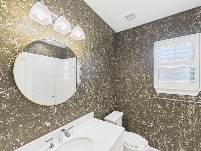 Building Photo - Modern Comfort: 3 Bed, 2 Bath with Garage & Large Pantry