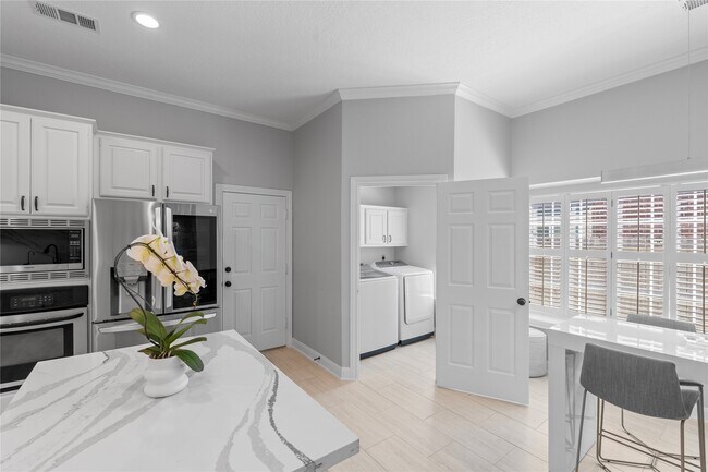 Building Photo - 14215 Scarborough Fair St