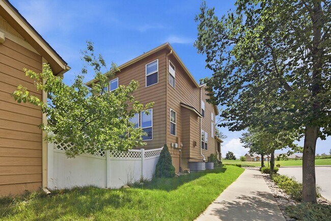 Building Photo - 2202 Hanham Dr