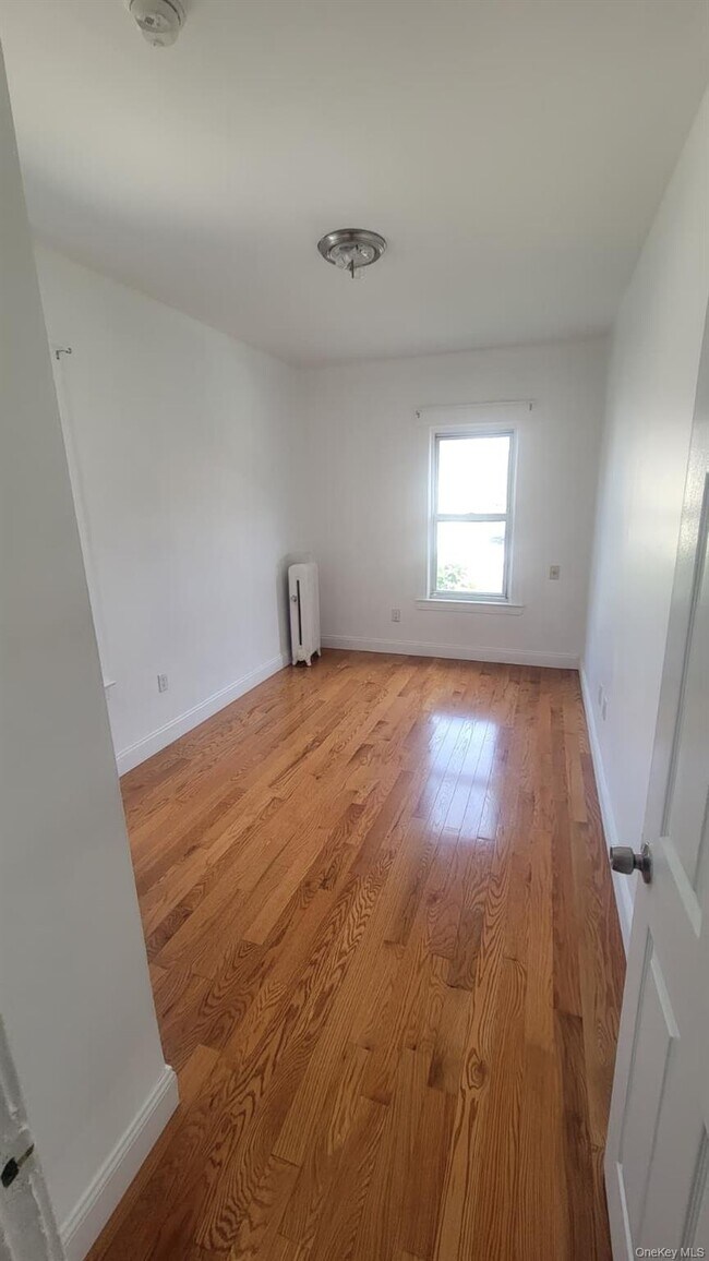 Building Photo - 1630 Mayflower Ave