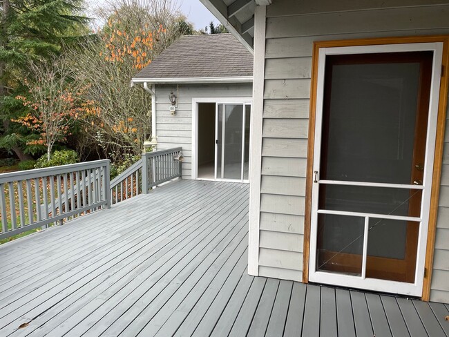 Building Photo - Lovely Home in Holmes Harbor with a Short Term Lease!