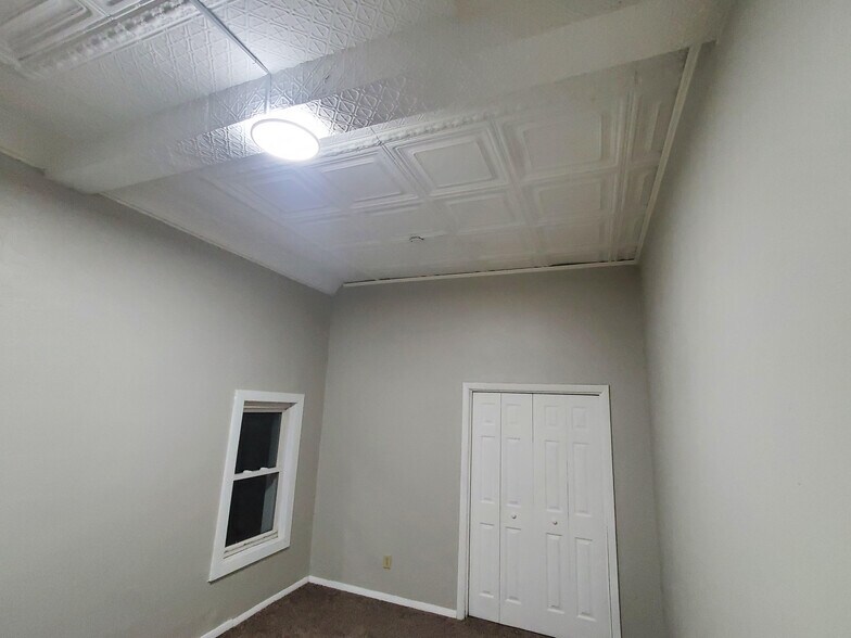 Building Photo - 552 Larimer Ave