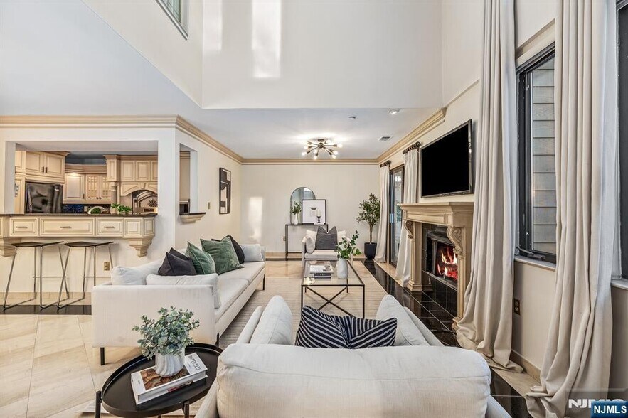 Building Photo - 750 Mainsail Ln