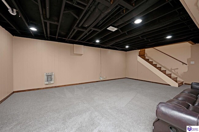 Building Photo - 306 Forest Trce