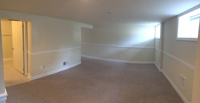 Building Photo - 234 N Summit St