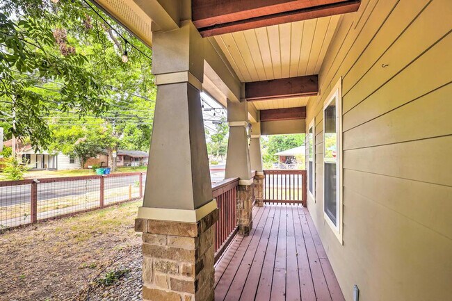 Building Photo - 3600 Govalle Ave