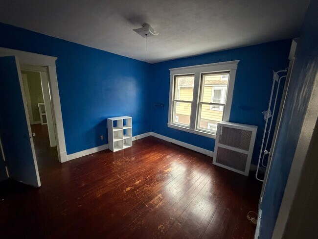 Building Photo - 3 Bedroom 1 Bath