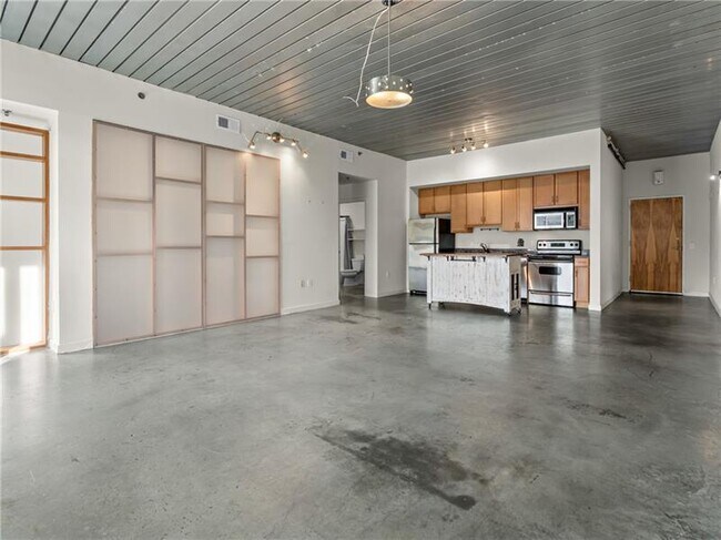 Building Photo - 620 Glen Iris Dr NE