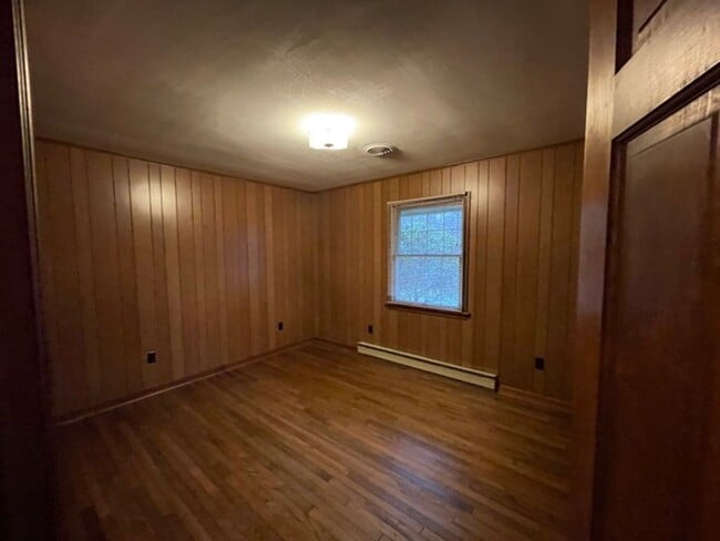 Building Photo - 735 E King St