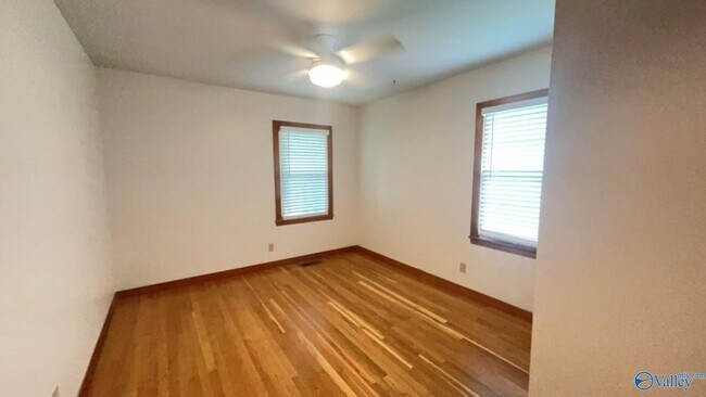 Building Photo - 1400 McClung Ave SE