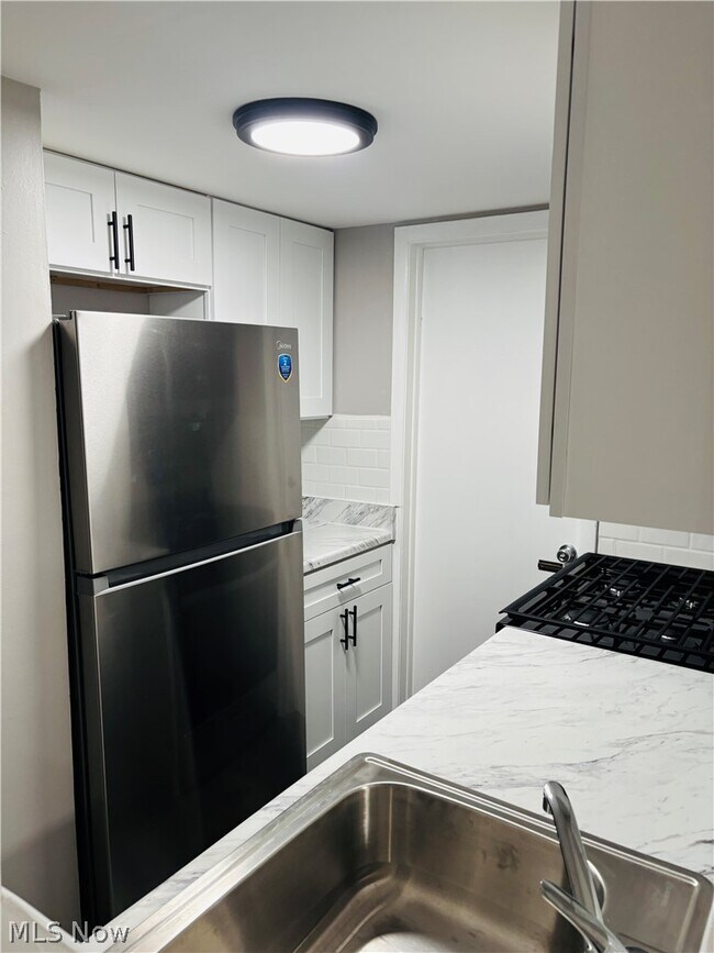 Building Photo - 21045 Southbend Cir