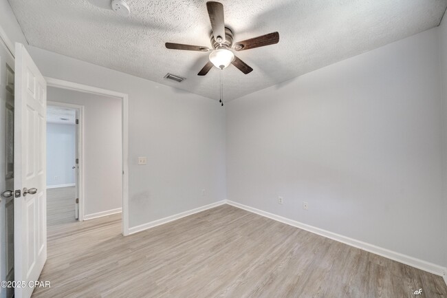 Building Photo - 3127 Douglas Rd