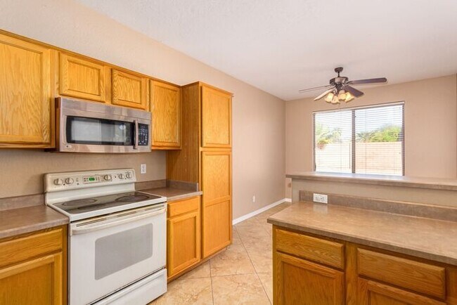 Building Photo - Single level rare to find 3 bed house in G...