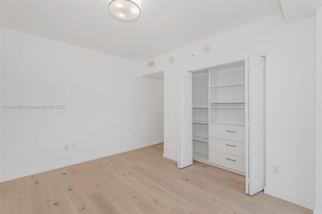 Building Photo - 400 Sunny Isles Blvd