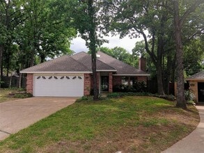 Building Photo - 6218 Paradise Dr