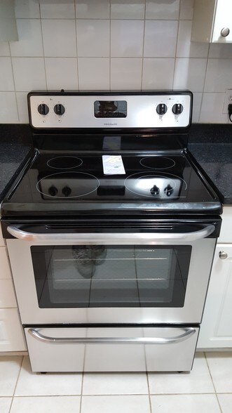 Building Photo - 2025 Woodmont Blvd