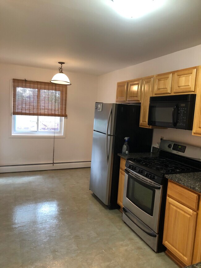 Building Photo - 1 Lake Ave