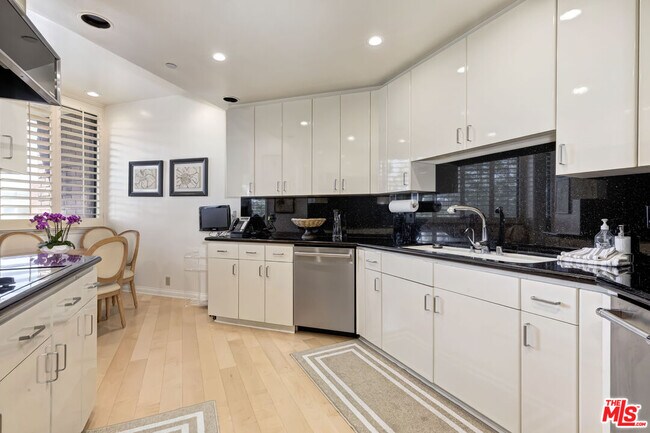 Building Photo - 300 N Swall Dr