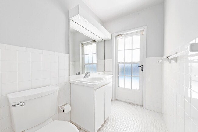 Building Photo - 2612 Marion Dr