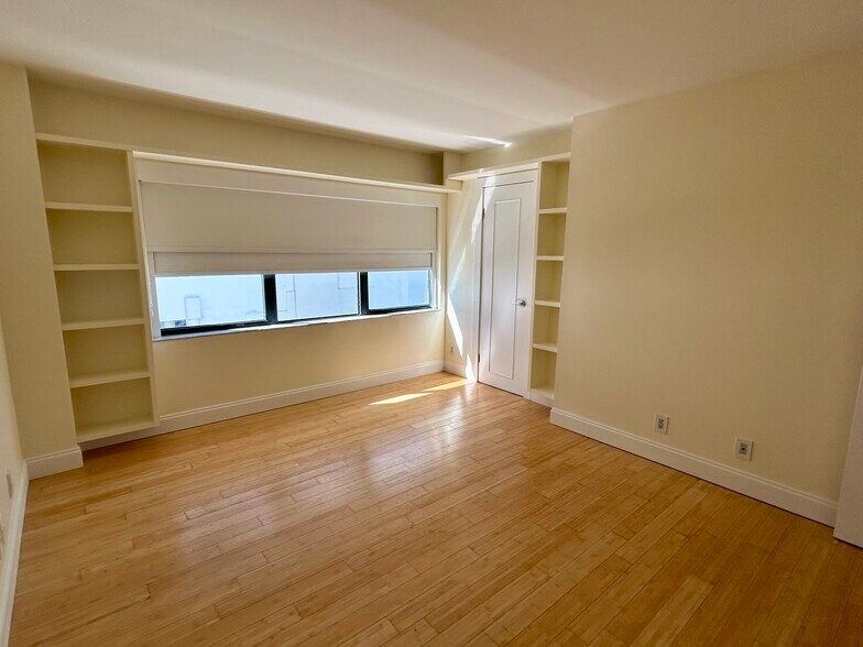 Guest Bedroom - 5415 Collins Ave