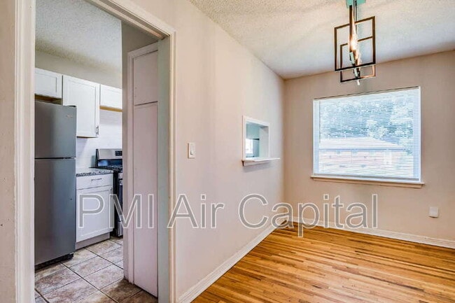 Building Photo - 6429 E Cottonwood Ln