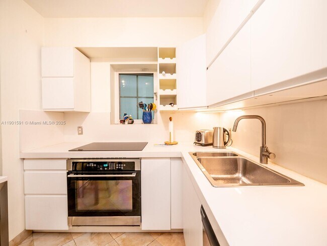 Building Photo - 1127 Meridian Ave