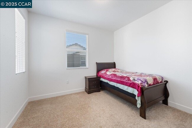 Building Photo - 300 Hideaway Ln