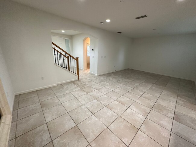 Building Photo - Beautiful 4 Bedroom, 3 Bath Mountain House...