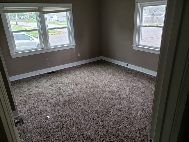 Building Photo - 704 W Breckenridge St